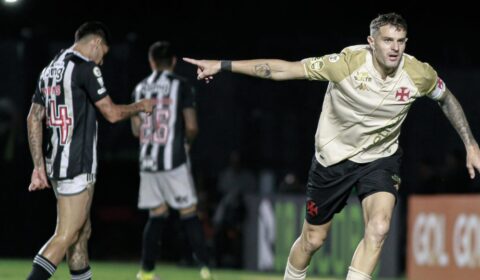 De saída do Brasil, ídolo de time da Série A entra na Justiça por conta de água de R$ 64 mil