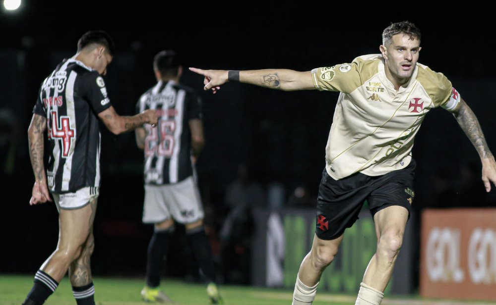 Vegetti comemora gol pelo Vasco diante do Atlético no Campeonato Brasileiro (foto: Matheus Lima/Vasco)