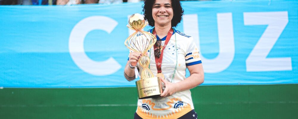 Diretora do Cruzeiro recebe proposta do Grêmio, que espera resposta rápida