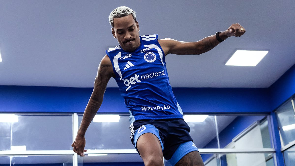 Matheus Pereira, meio-campista do Cruzeiro, em exames físicos na Toca da Raposa 2 (foto: Gustavo Aleixo/Cruzeiro)