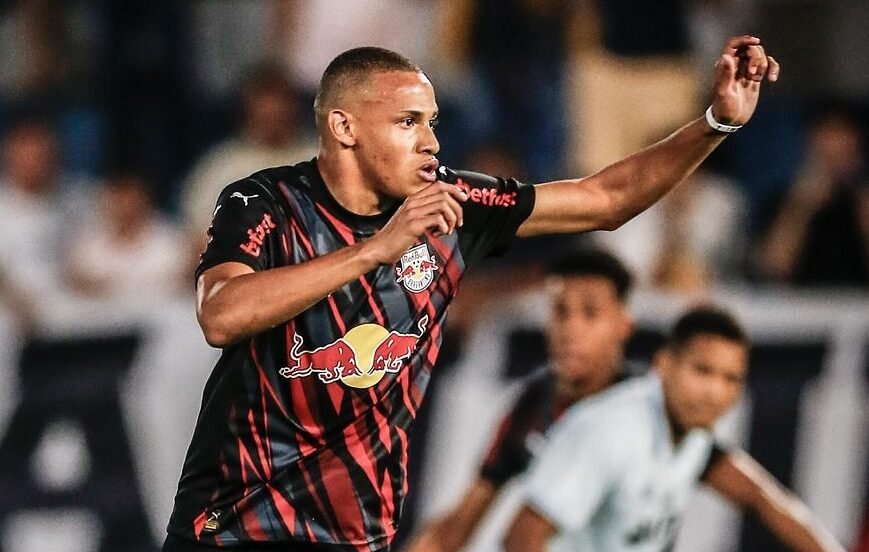 Jhon Jhon se prepara para bater pênalti (foto: Divulgação)