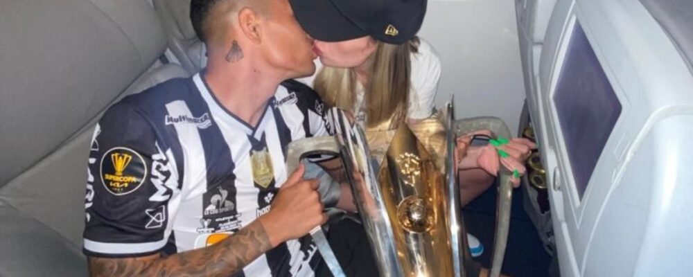 Esposa de Arana se emociona em despedida do Atlético: ‘Me embarga a voz’