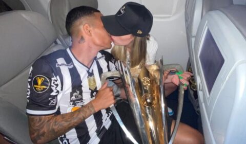 Esposa de Arana se emociona em despedida do Atlético: ‘Me embarga a voz’