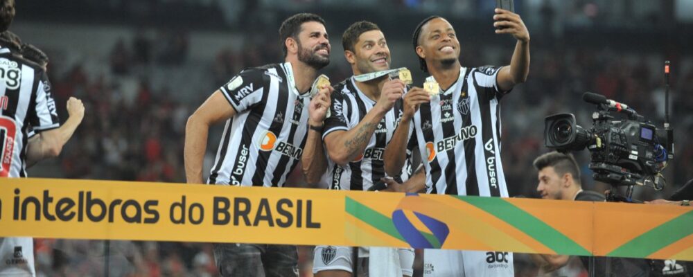 Ex-Atlético cita vida sexual de técnico em crítica e dispara: ‘Amargurado’