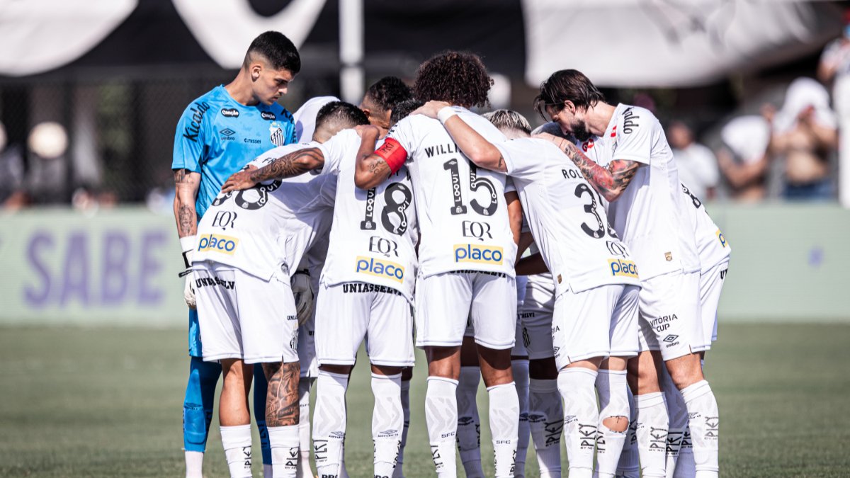 Jogadores do Santos reunidos em campo (foto: Raul Baretta/Santos)