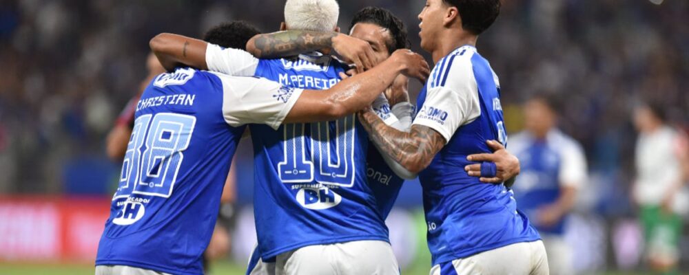 Fifa vê jogador do Cruzeiro apto a disputar vaga na Seleção: ‘Um dos melhores’