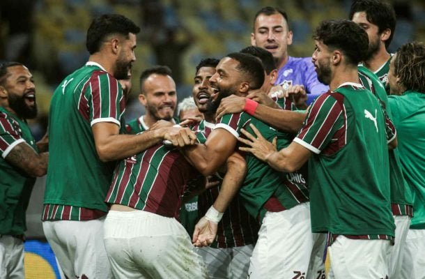 Fluminense vence clássico sob chuva e deixa Flamengo na berlinda no Carioca