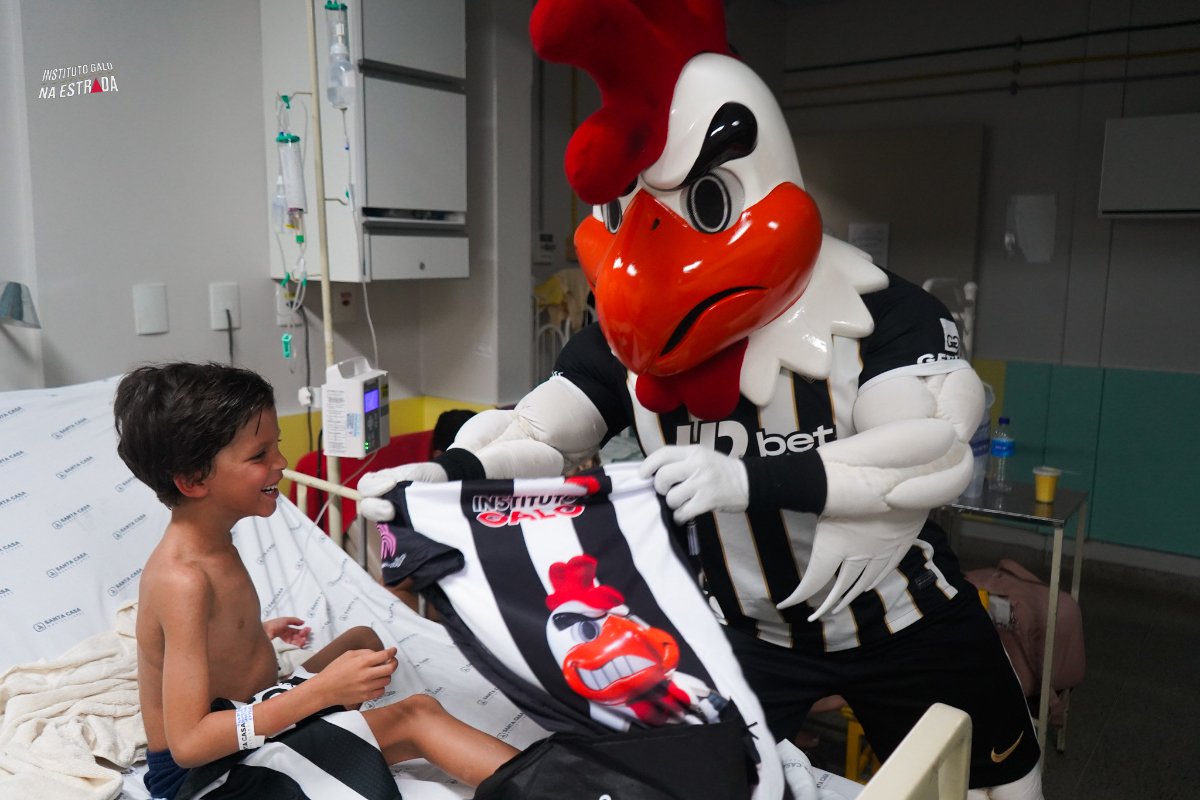 Instituto Galo visitou hospitais e creches em Montes Claros (foto: Divulgação/Instituto Galo)