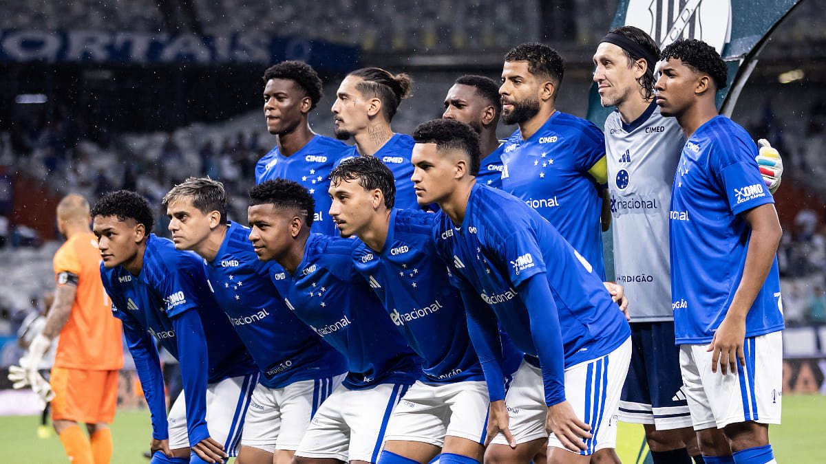 Equipe titular do Cruzeiro na derrota por 1 a 0 para o Democrata-GV, pela quarta rodada do Mineiro (foto: Gustavo Aleixo/Cruzeiro)