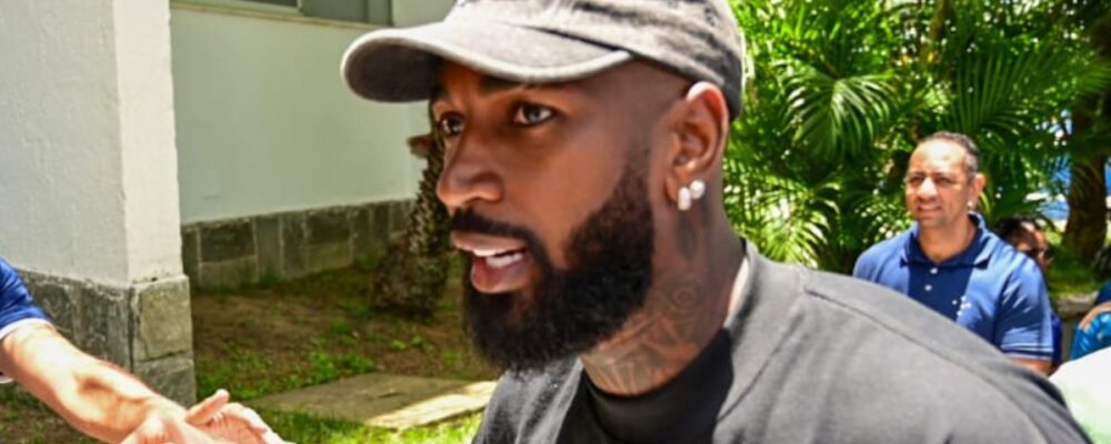 Jornalista diz que Tite ‘parece sem ideias’ no Cruzeiro e vê Gerson em ‘roubada’