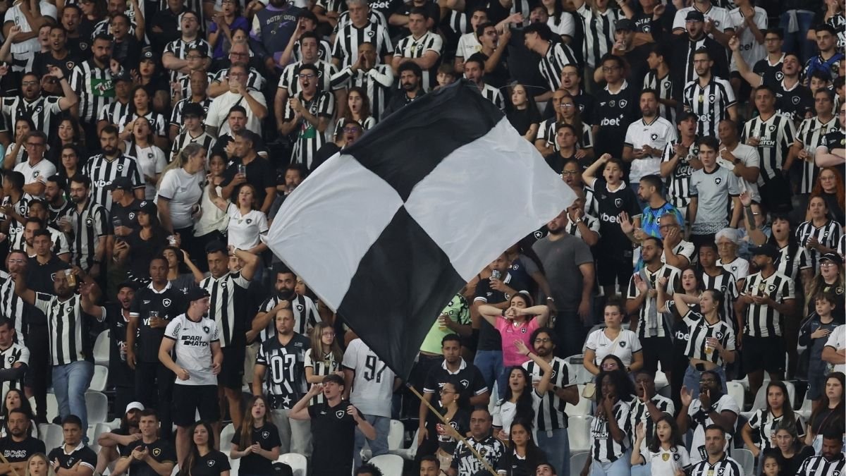 Torcedores do Botafogo no Estádio Nilton Santos (foto: Vitor Silva/Botafogo)