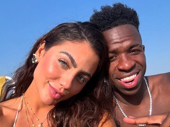 Catherine Bascoy ao lado de Vini Jr. (foto: Reprodução/Instagram)