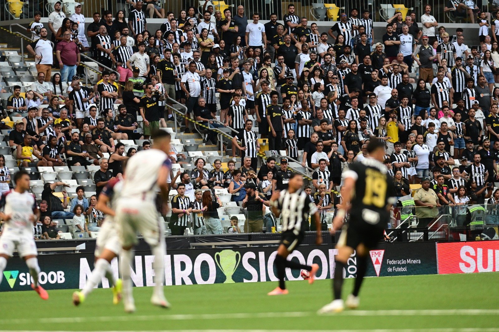 Torcedores do Atlético na Arena MRV durante jogo contra o Betim (foto: Leandro Couri/EM/D.A. Press)