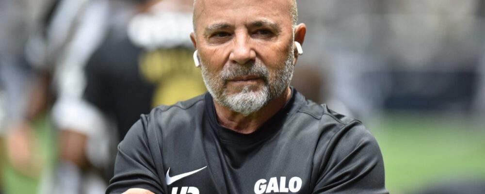 Torcedor do Atlético cobra saída de Rony, e Sampaoli responde; assista