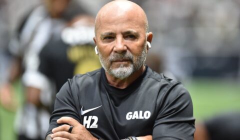 Torcedor do Atlético cobra saída de Rony, e Sampaoli responde; assista