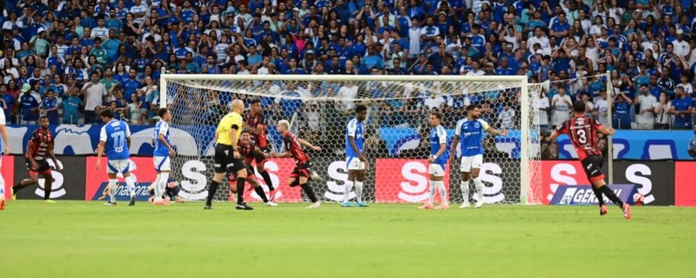 Pouso Alegre marca golaço para abrir o placar contra Cruzeiro; assista