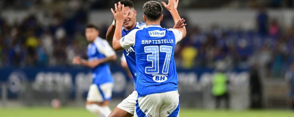 Promessa do Cruzeiro celebra estreia como profissional: ‘Sonho realizado’