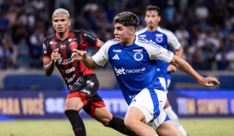 Promessa do Cruzeiro comemora estreia no profissional e recebe elogio de camisa 10