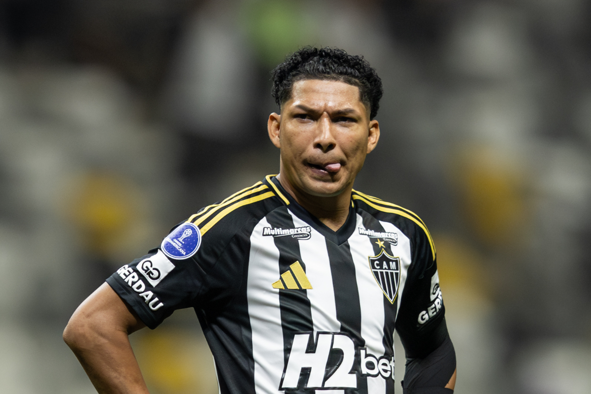 Rony lamenta gol anulado em Atlético x Cienciano (foto: Pedro Souza/Atlético)