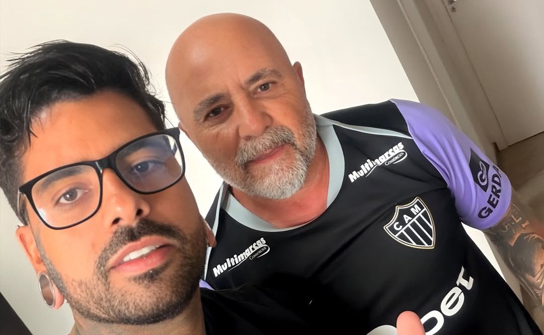 Thiago Scap, torcedor do Atlético, com Jorge Sampaoli, técnico do time alvinegro (foto: Reprodução/Instagram/Thiago Scap)