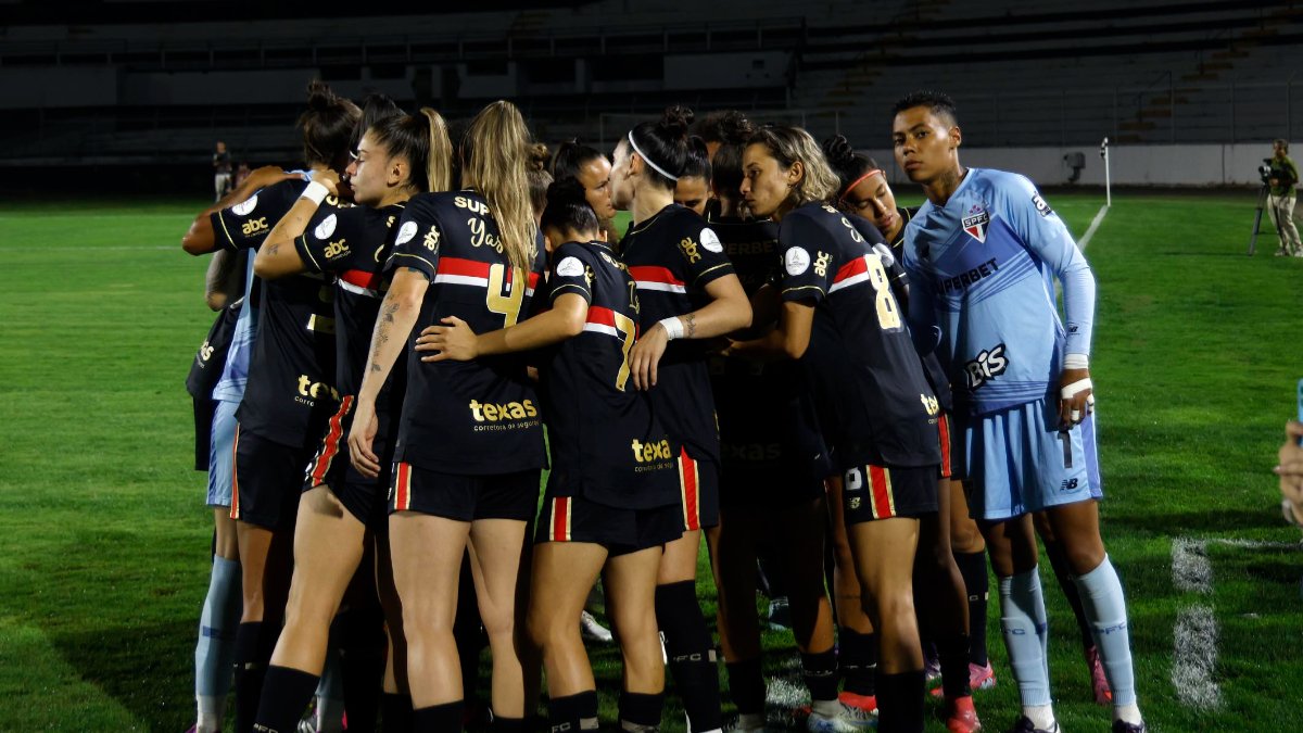 Jogadoras do São Paulo reunidas (foto: Rubens Chiri/São Paulo)