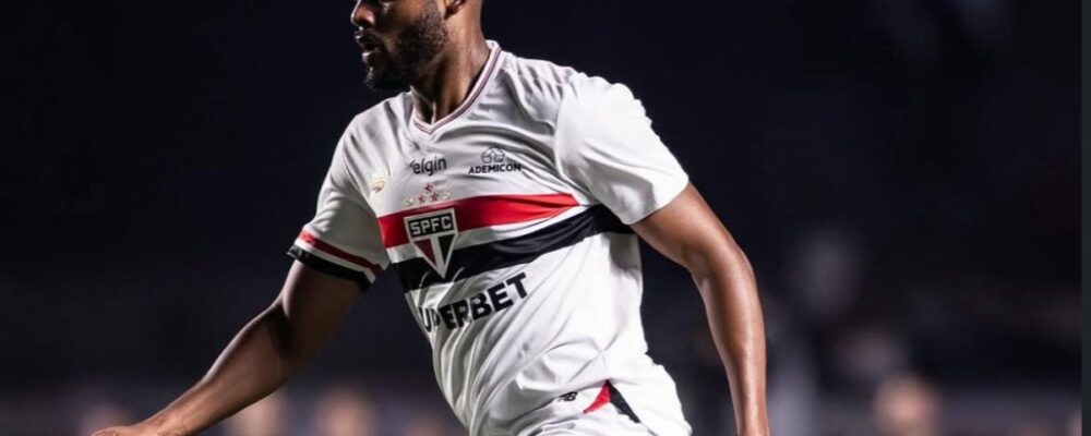 São Paulo encaminha permanência de zagueiro e agenda reunião com representantes do jogador