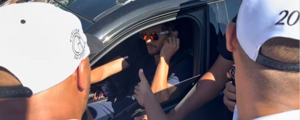 Scarpa rebate acusação de torcedor do Atlético: ‘Não tem sentido fazer corpo mole’