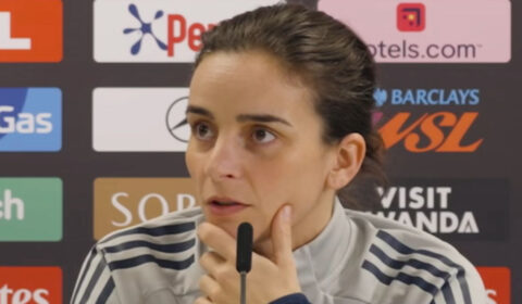 Técnica do Arsenal projeta final do Mundial e elogia jogadora do Corinthians