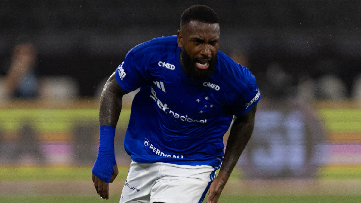 Gerson, meio-campista do Cruzeiro, em embate com o Botafogo (foto: Thais Magalhães/Cruzeiro)