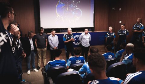 Tite faz reunião com elenco do Cruzeiro em primeiro dia de trabalho na Toca