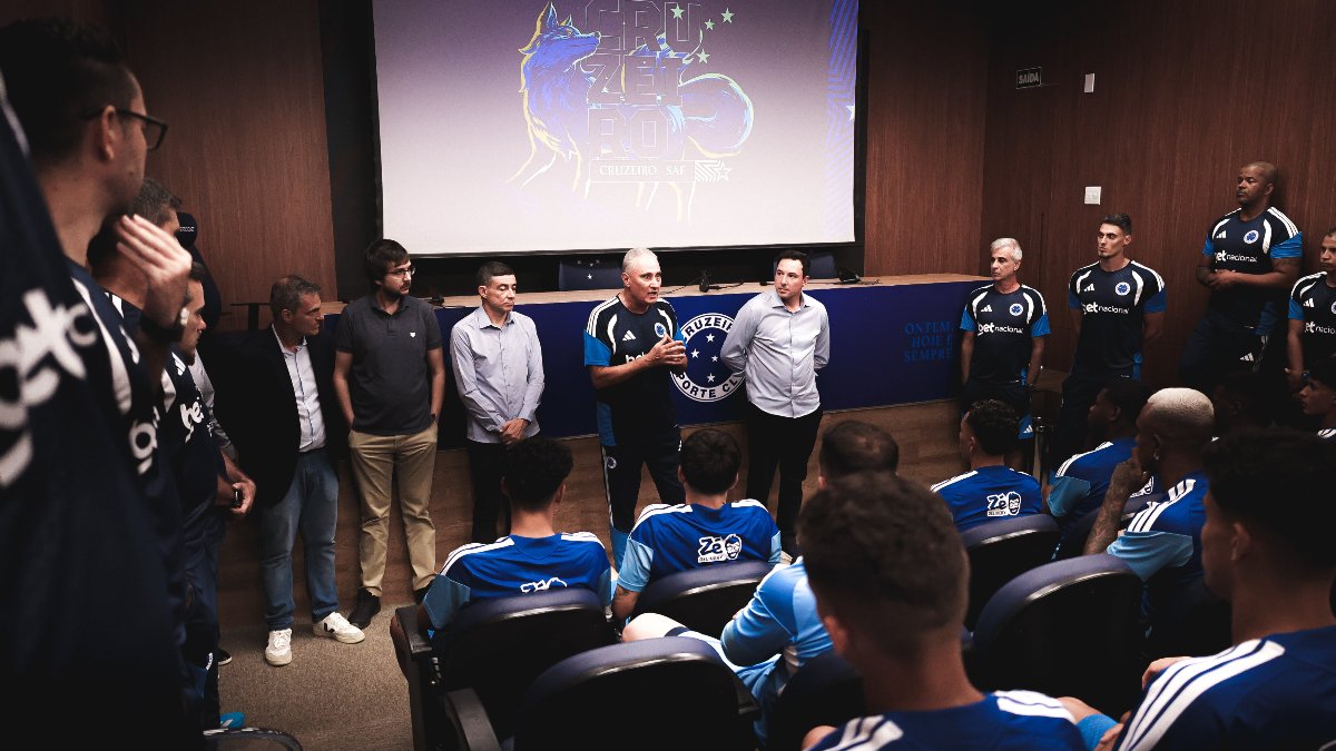 Reunião de Tite com jogadores do Cruzeiro (foto: Gustavo Martins/Cruzeiro)