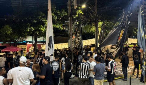Torcedores do Atlético cobram gestores da SAF em protesto: ‘Devolve meu Galo’