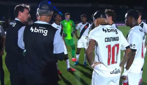 Transmissão registra ‘berros’ de Diniz com jogadores do Vasco: ‘Você não fez nada!’