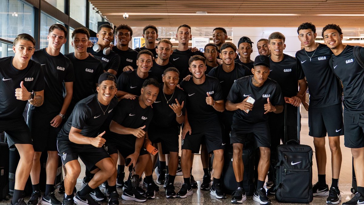 Grupo do Atlético que viajou a São Paulo para a disputa da Copinha (foto: Divulgação/Atlético)