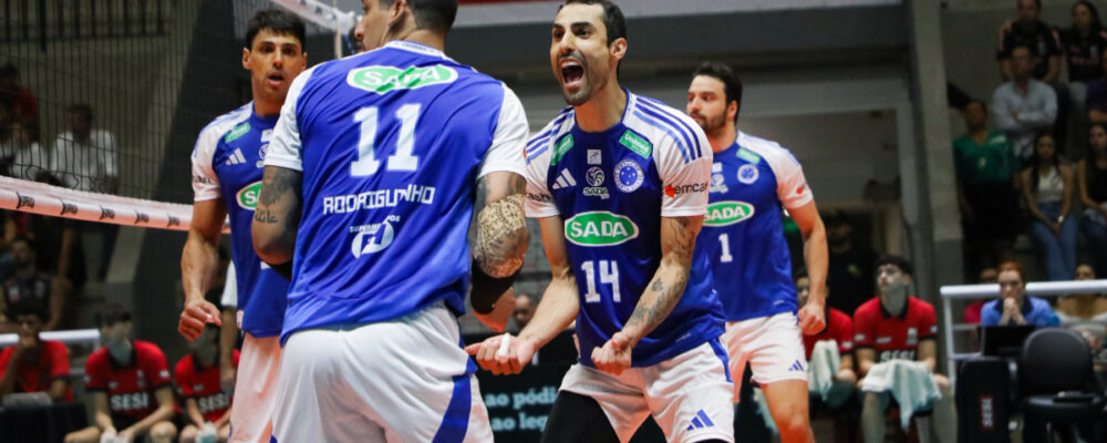 Vídeo: jogador de vôlei do Cruzeiro acerta pancada em rosto de rival 2 vezes