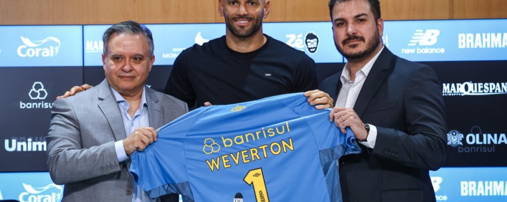Weverton cita ídolo do Cruzeiro como exemplo em apresentação no Grêmio
