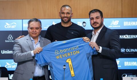 Weverton cita ídolo do Cruzeiro como exemplo em apresentação no Grêmio