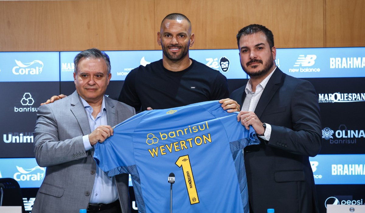 Weverton foi apresentado no Grêmio (foto: Lucas Uebel / Grêmio FBPA)