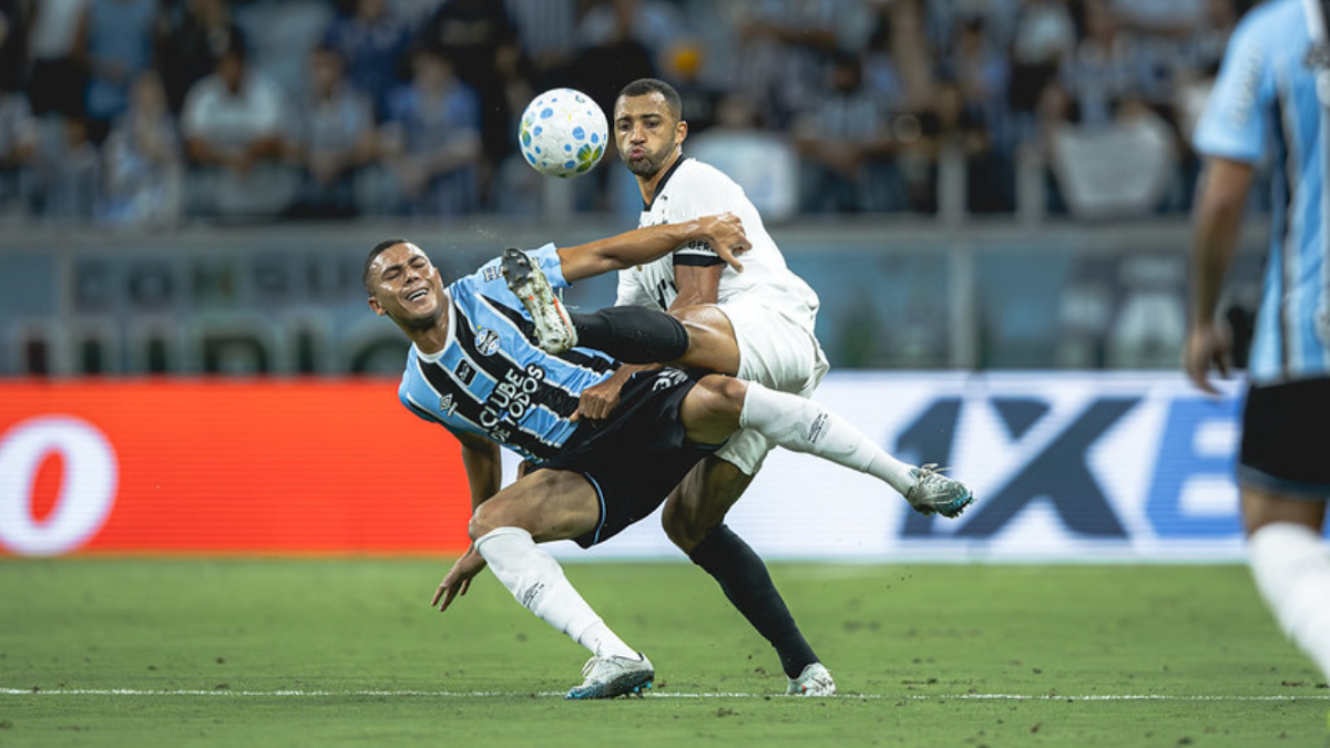Vitor Hugo em ação pelo Atlético contra o Grêmio - (foto: Pedro Souza/Atlético)