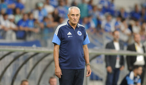 A reação de Tite aos xingamentos da torcida do Cruzeiro