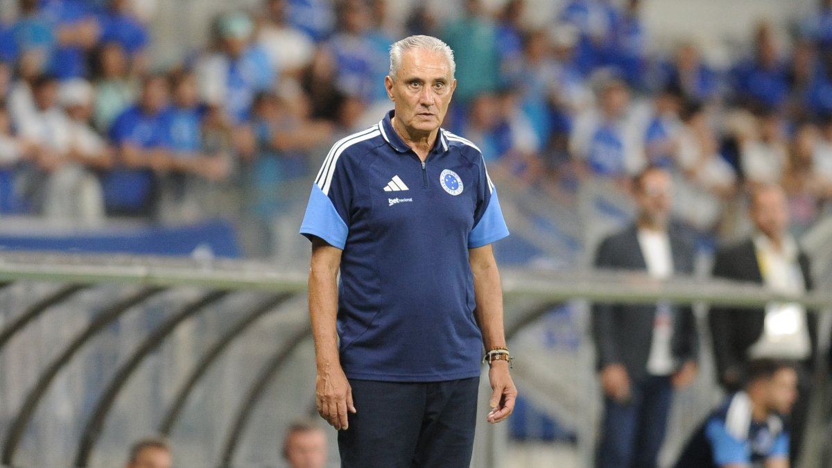 Tite, técnico do Cruzeiro, ouviu xingamentos na derrota por 2 a 1 para o Coritiba (foto: Alexandre Guzanshe/EM/DA Press)