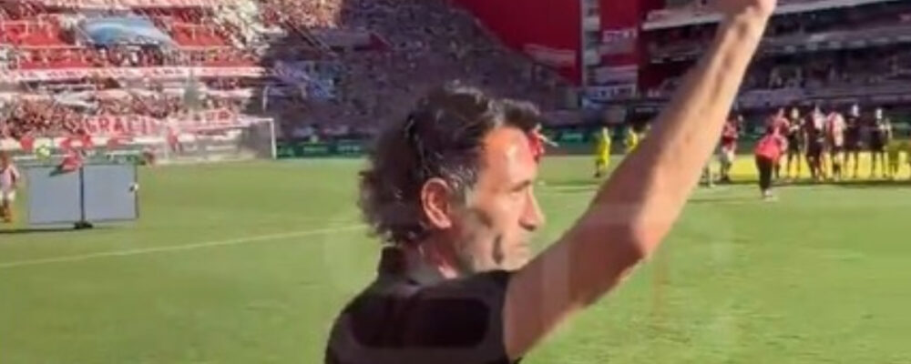 Acertado com o Atlético, Domínguez chora em despedida do Estudiantes