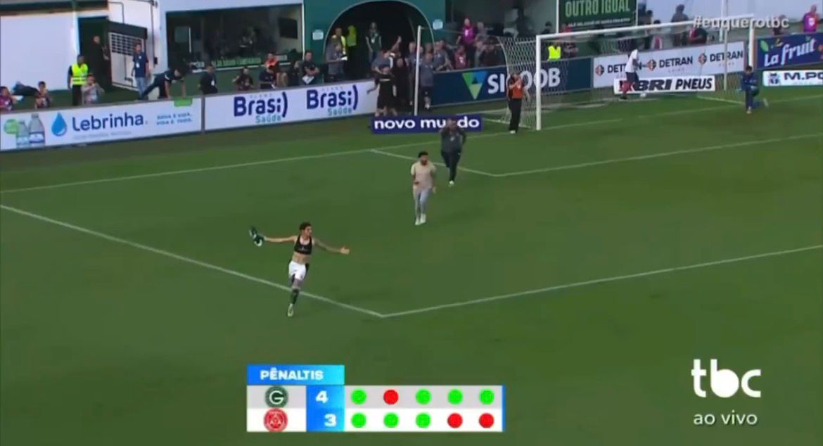 Cadu comemora gol de pênalti pelo Goiás na semifinal do Campeonato Goiano (foto: Reprodução/TBC)