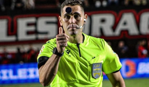 Atletas de Santos e São Paulo se revoltam e dizem que árbitro xingou lateral: ‘Tomar naquele lugar’