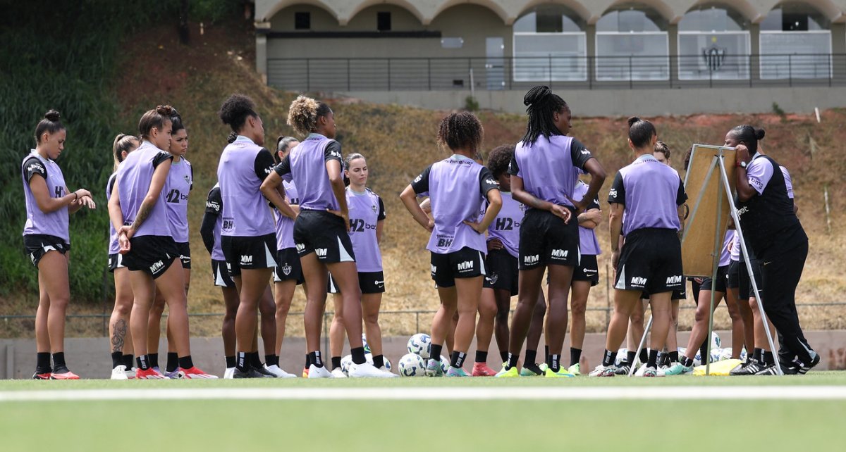 Jogadoras do Atlético durante treino (foto: Daniela Veiga / Atlético)