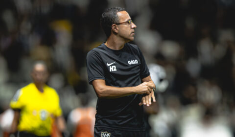 Atlético: interino explica saída de Maycon e escolha por Franco como único volante