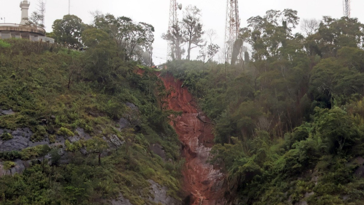 Deslizamento em Juiz de Fora (foto: Leonardo Costa/Tribuna de Minas)