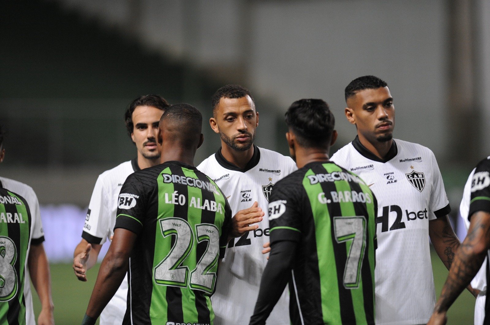 Jogadores de Atlético e América antes de clássico pelo Mineiro (foto: Alexandre Guzanshe/EM/DA Press)