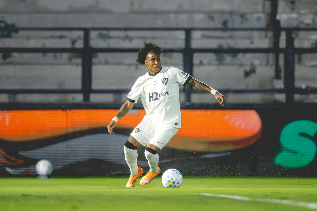 Ángelo Preciado, lateral-direito do Atlético, em ação contra o Bragantino pelo Campeonato Brasileiro (foto: Pedro Souza/Atlético)