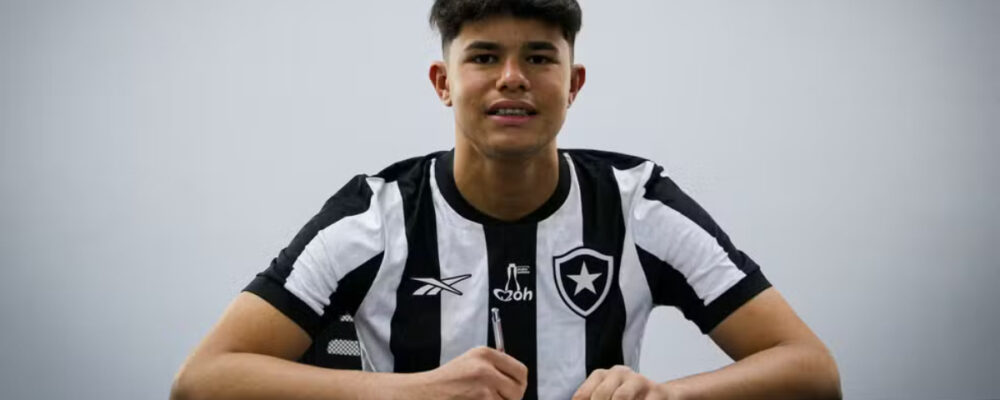 Bruno Samudio assina contrato profissional com Botafogo